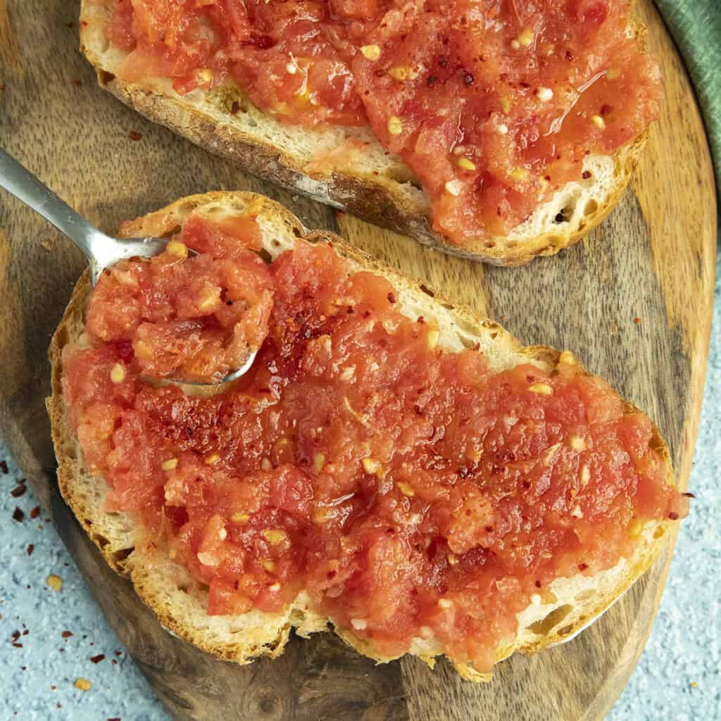 Pan con Tomate (Spanish Tomato Bread) - Chili Pepper Madness